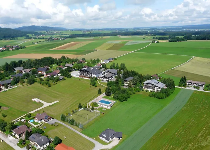 Hotel Lohninger Sankt Georgen im Attergau